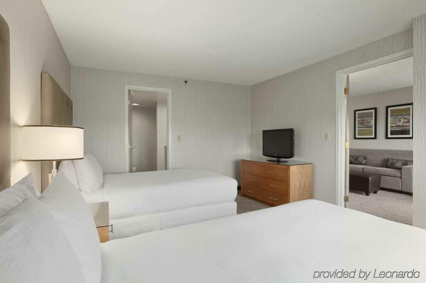 Embassy Suites By Hilton Auburn Hills Room photo